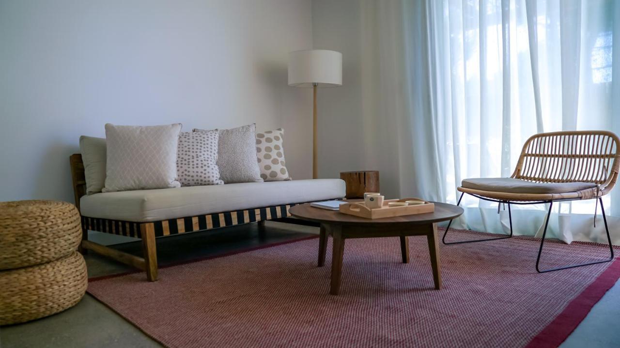 Casagrande Hotel & Beach Club خوسيه اجناسيو المظهر الخارجي الصورة A living room with a carpet