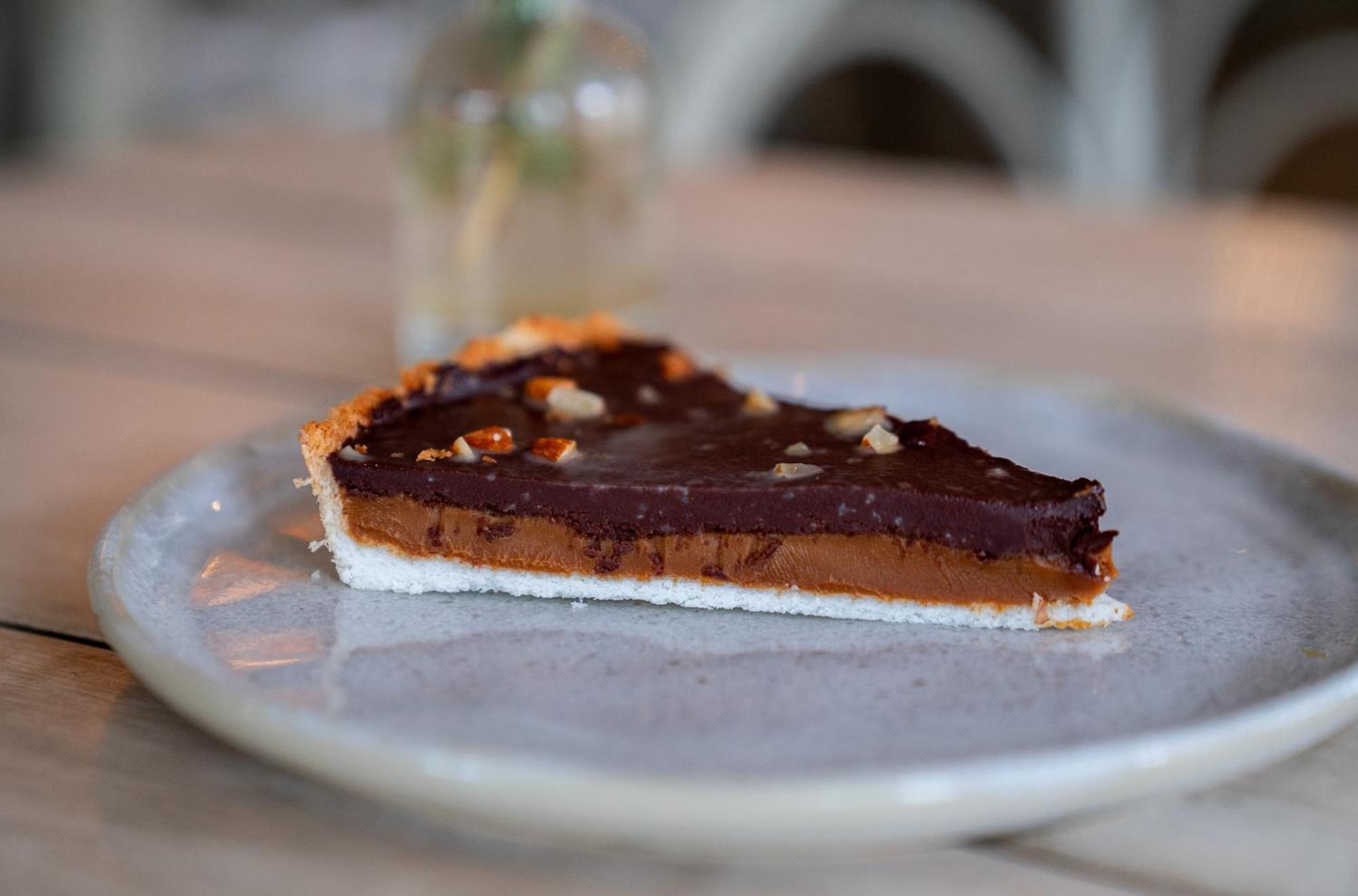 Casagrande Hotel & Beach Club خوسيه اجناسيو المظهر الخارجي الصورة A slice of chocolate and salted caramel tart